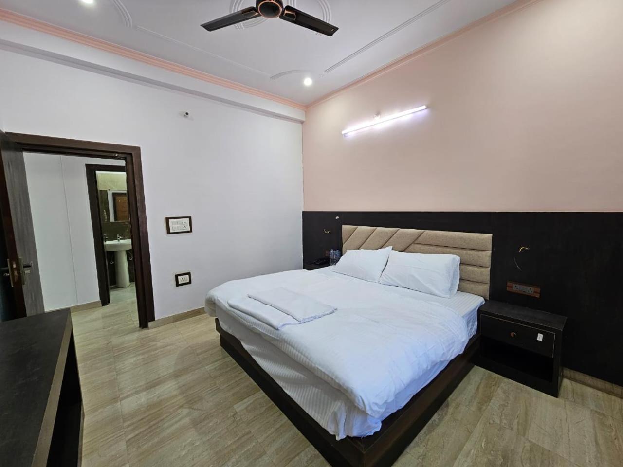 Hotel Shri Krishna Divine Dham Mathura Exterior foto