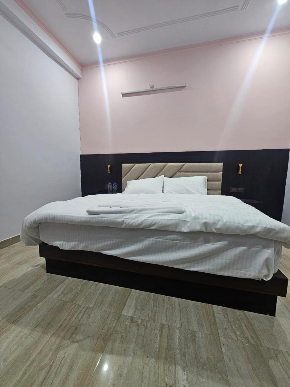 Hotel Shri Krishna Divine Dham Mathura Exterior foto